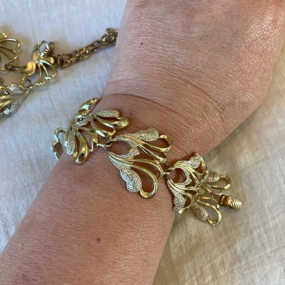 Sarah Coventry Vintage Ornate Necklace and Bracelet Set - Picture 7 of 9